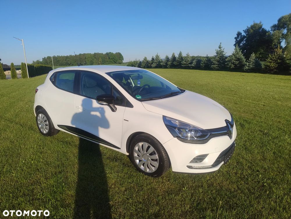 Renault Clio 1.2 16V 75 LIMITED - 10