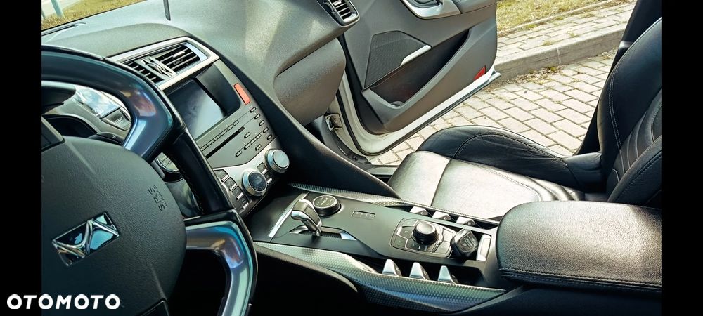 Citroën DS5 Hybrid4 EGS6 SoChic - 10