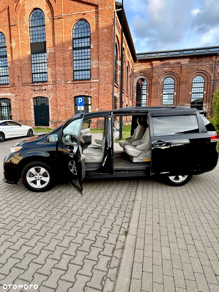 Toyota Sienna 3.5 V6 - 7