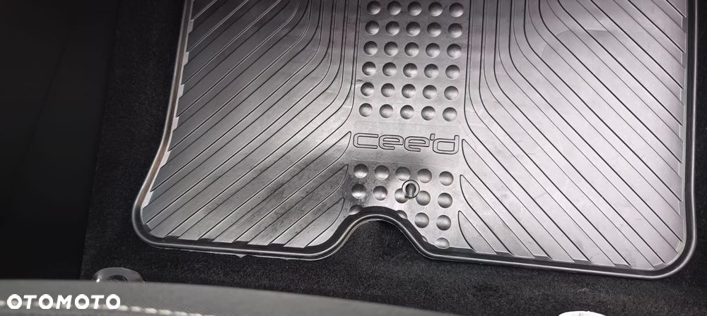 Kia Ceed 1.6 CRDi 136 DCT ISG GT Line - 28