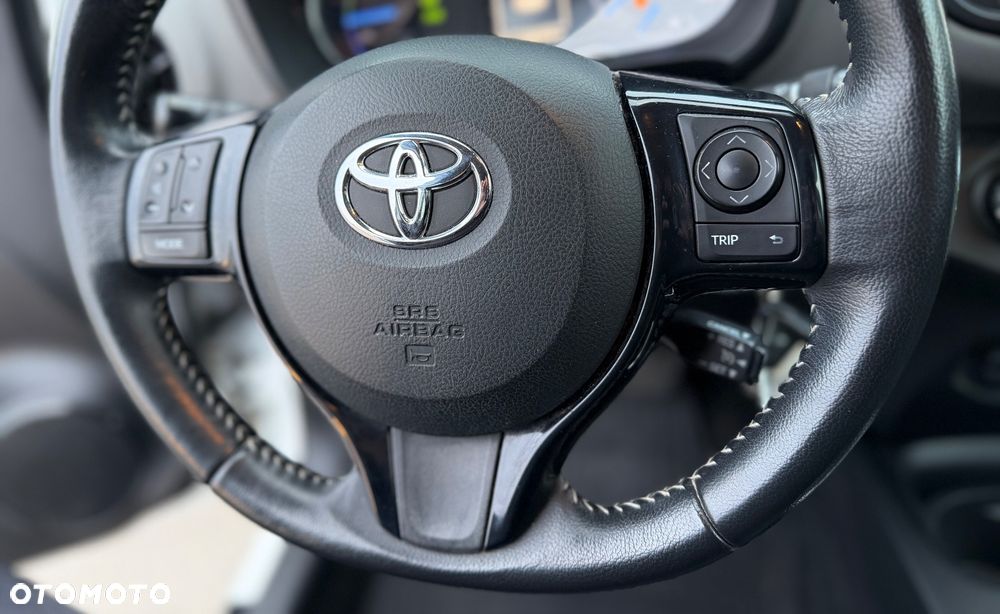 Toyota Yaris Hybrid 100 Premium - 26