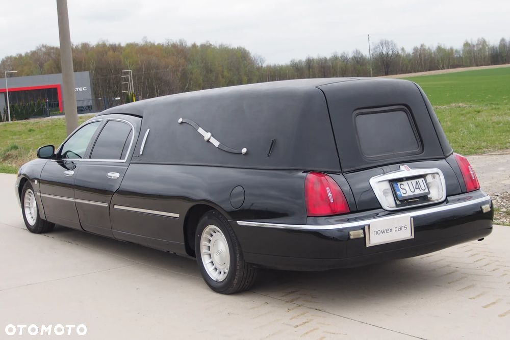 Lincoln Town Car - 2