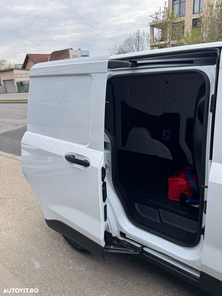 Ford TRANSIT COURIER EV - 9