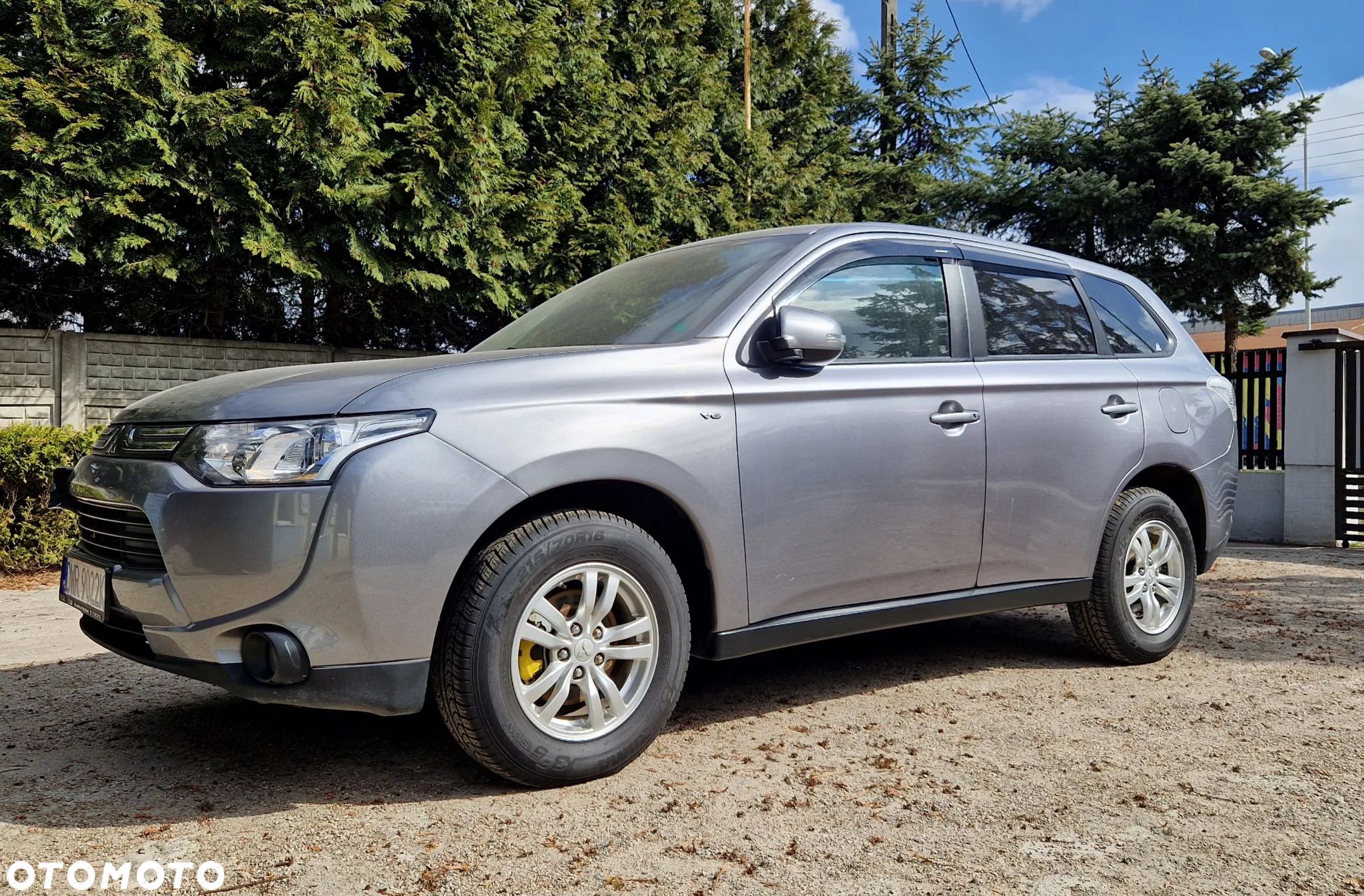 Mitsubishi Outlander - 1