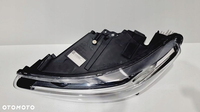 REFLEKTOR PRAWY LEWY MID LED VOLVO XC40 EUROPA - 8