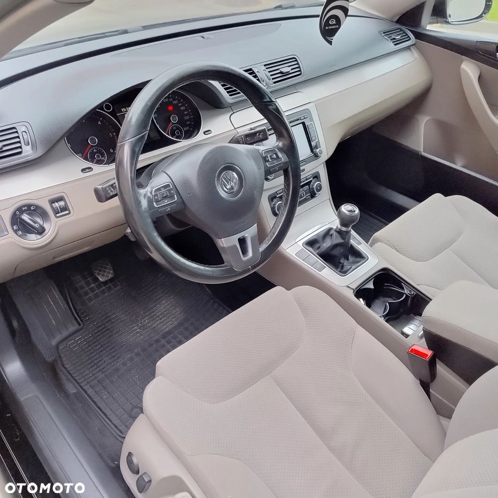 Volkswagen Passat - 26