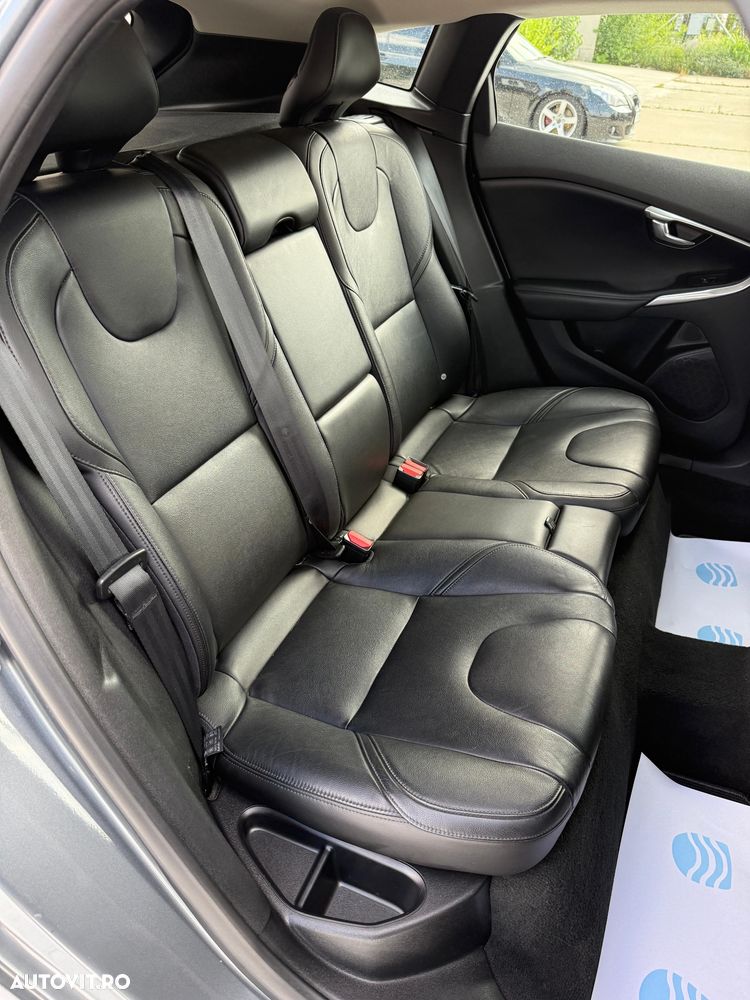 Volvo V40 D4 Inscription - 19