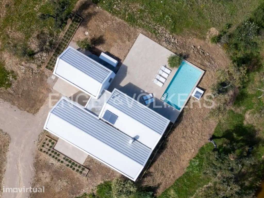 Villa com 3 quartos com vista lago - Grande imagem: 2/27