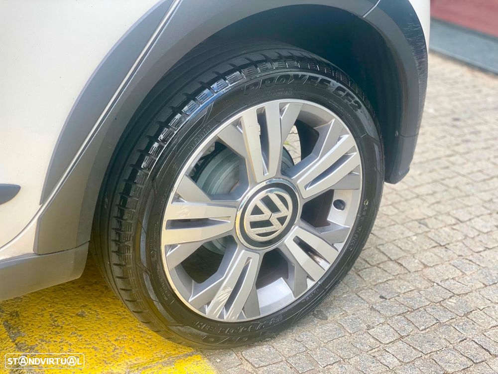 VW Cross Up! 1.0 Auto - 10
