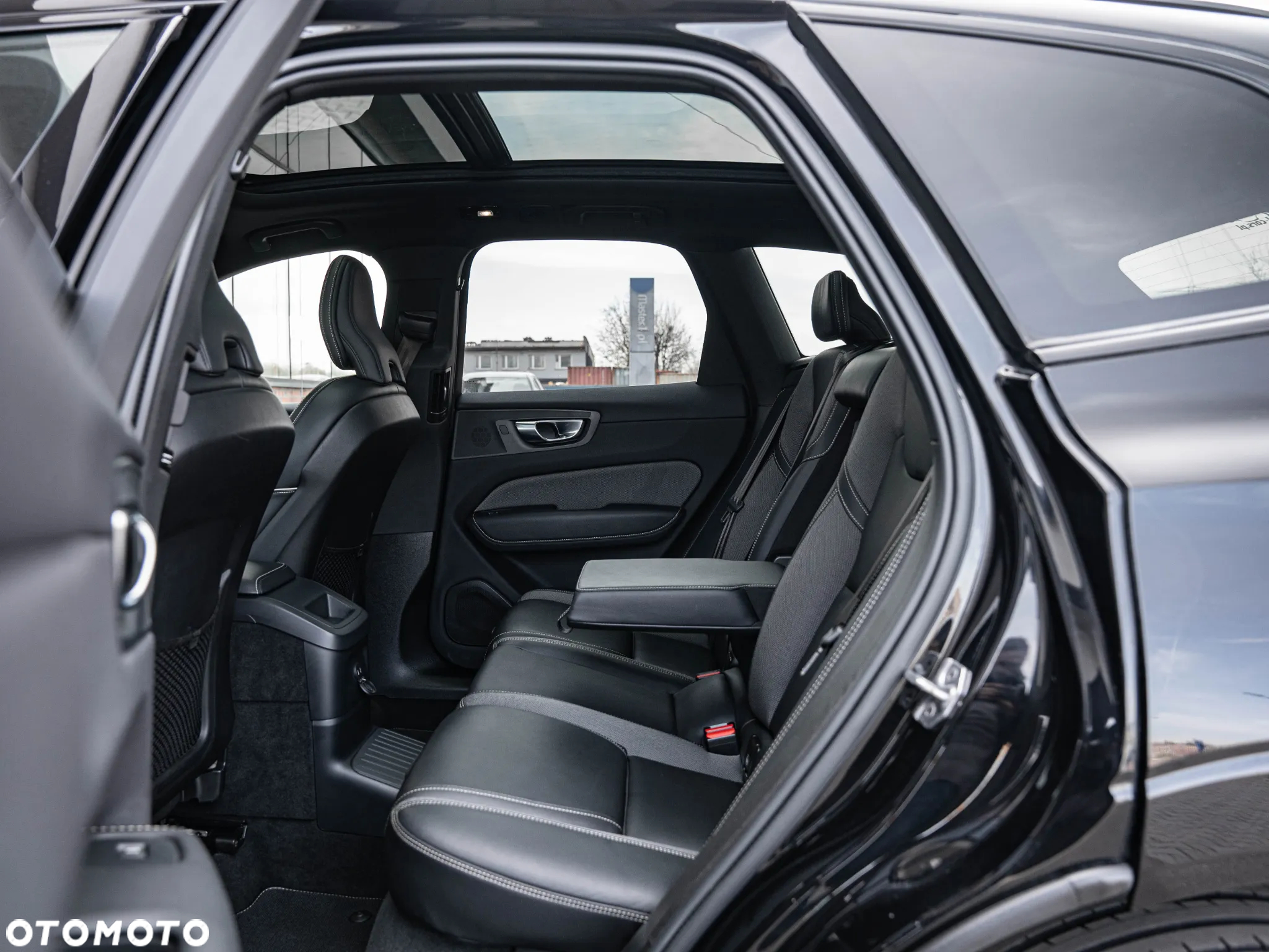 Volvo XC 60 T8 AWD Plug-in Hybrid Ultra Dark - 31