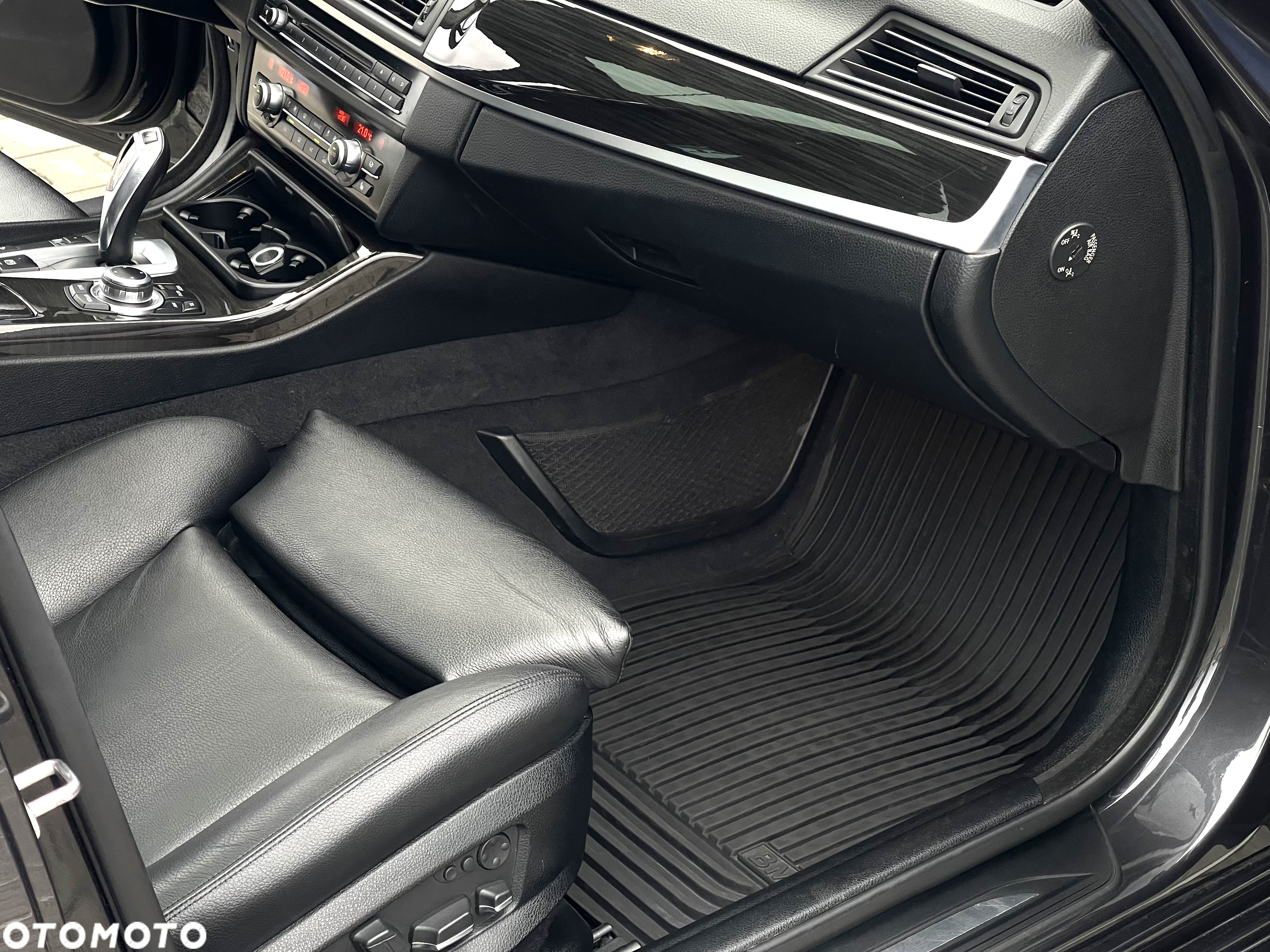 BMW Seria 5 530d xDrive Touring - 22