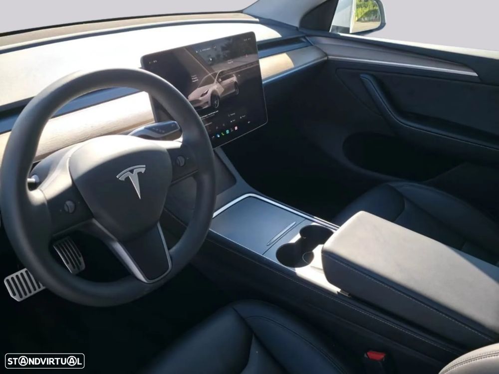 Tesla Model Y - 6