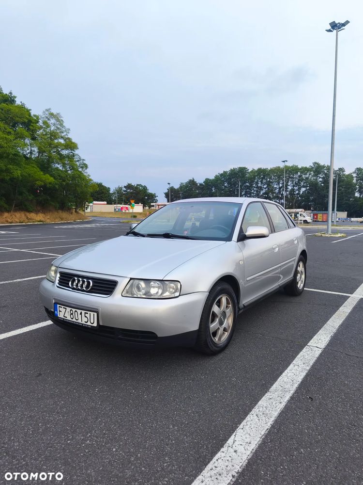 Audi A3 Sportback - 1