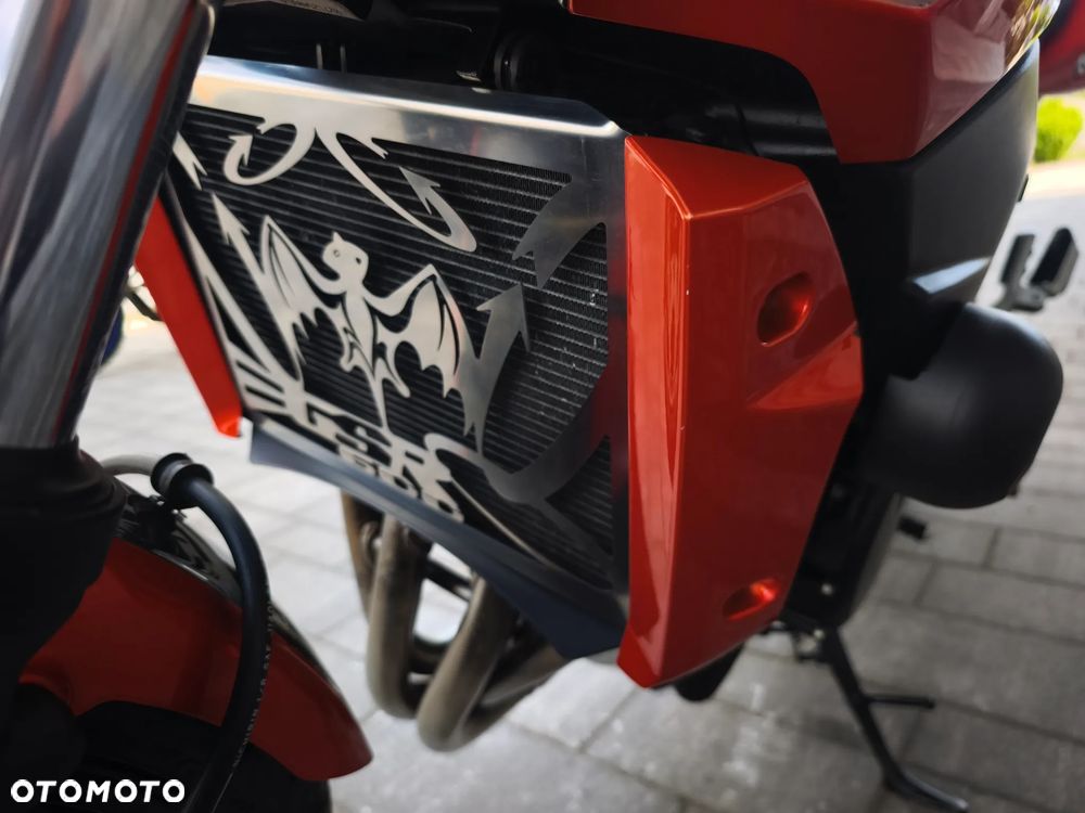 Suzuki GSR - 13
