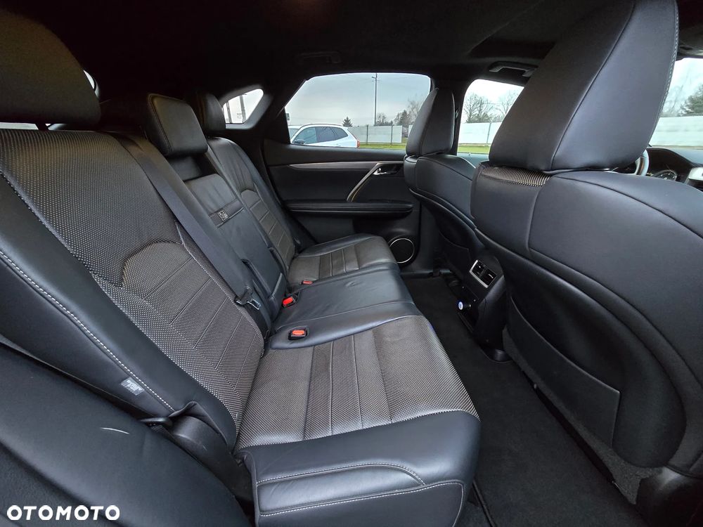 Lexus RX - 9
