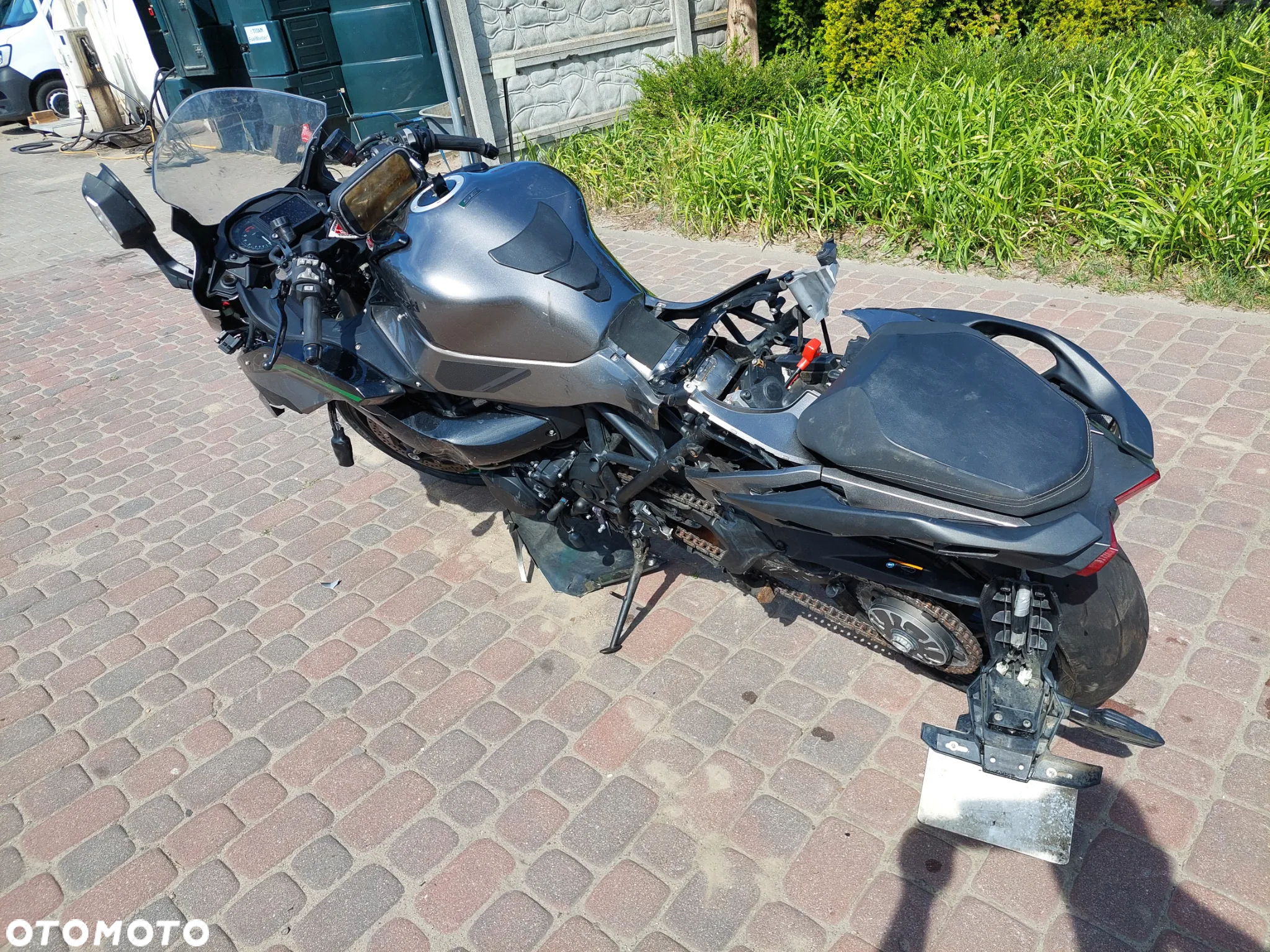 Kawasaki Ninja H2 SX - 3