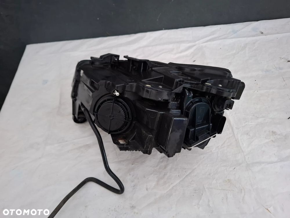 AUDI Q2 LAMPA PRRAWY PRZÓD - 6