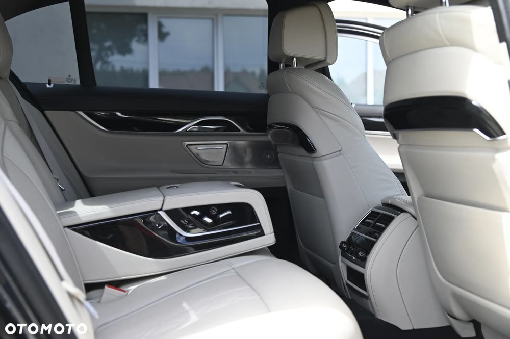 BMW Seria 7 ver-750i-xdrive - 18