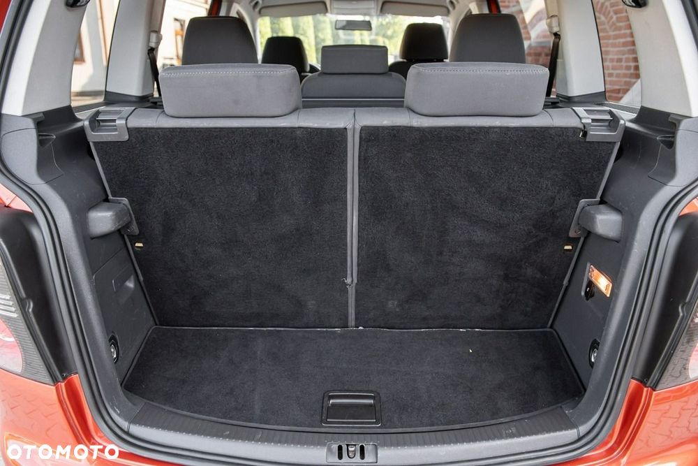 Volkswagen Touran 1.4 TSI Cross - 25