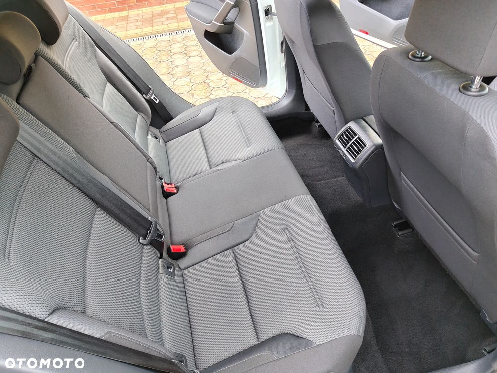 Volkswagen Golf - 24