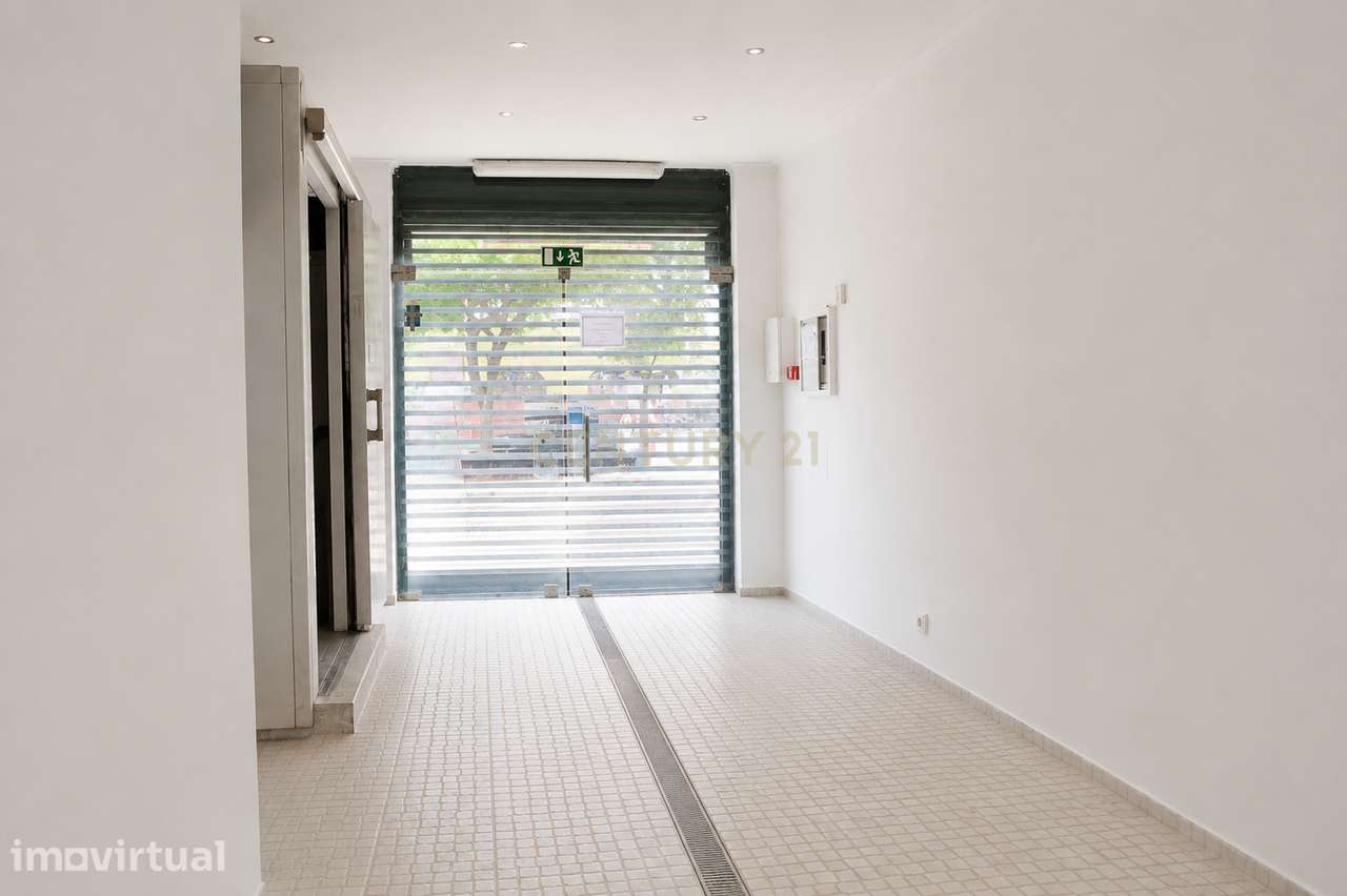 Loja em Benfica, Lisboa - 62m² - Grande imagem: 2/11