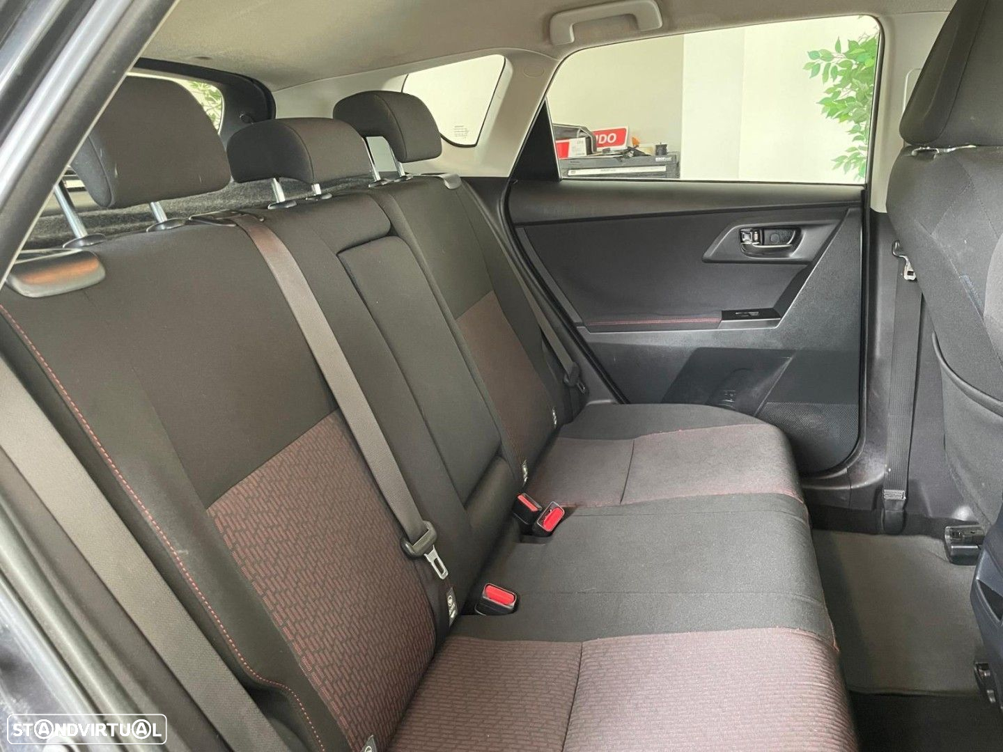 Toyota Auris 1.4 D-4D Exclusive+P.Sport - 25