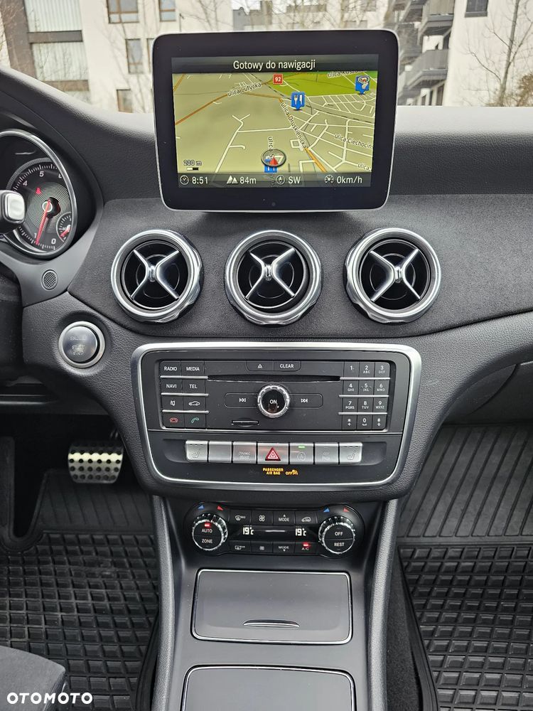 Mercedes-Benz GLA 200 7G-DCT AMG Line - 29