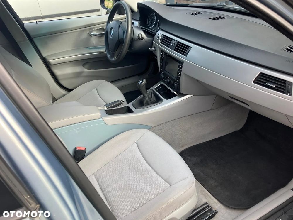 BMW Seria 3 320i - 14