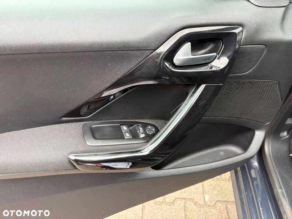 Peugeot 208 1.2 PureTech GPF Signature S&S - 11