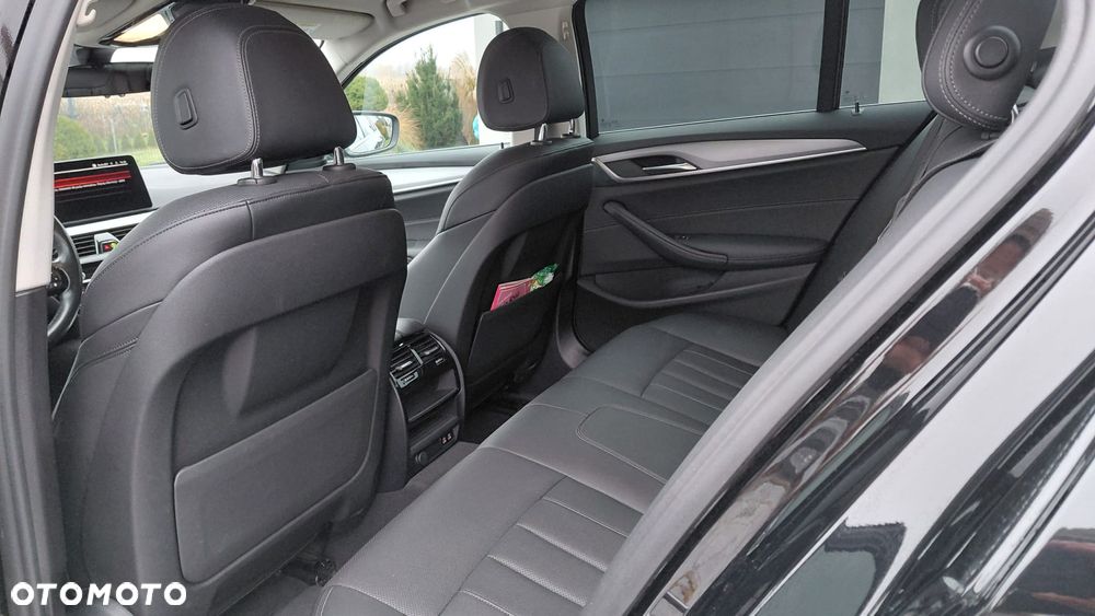 BMW Seria 5 518d Luxury Line - 26