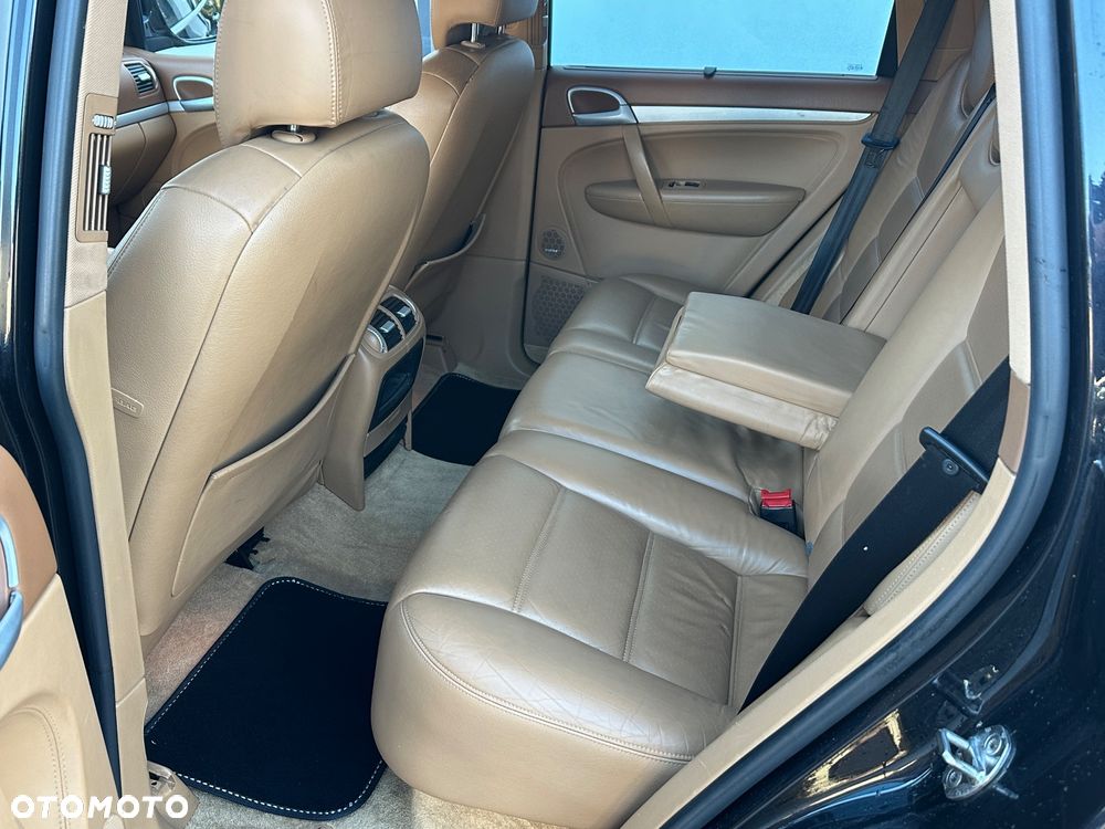 Porsche Cayenne - 22