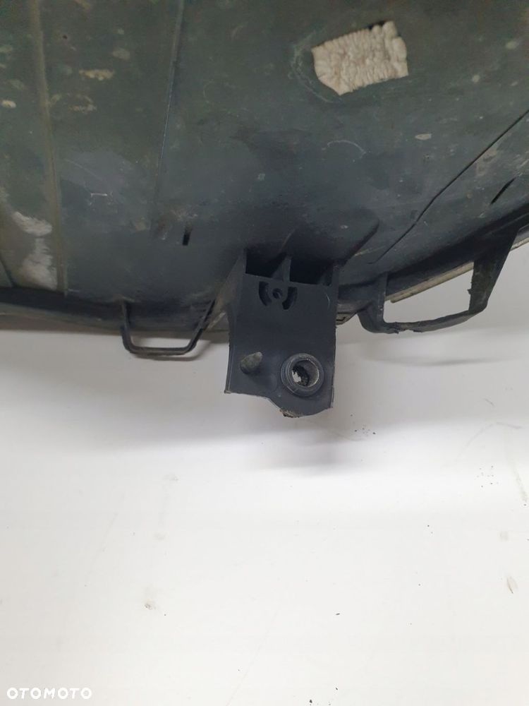 REFLEKTOR LAMPA PRZEDNIA PRAWA PRZÓD PRAWY VW POLO 9N3 - 7