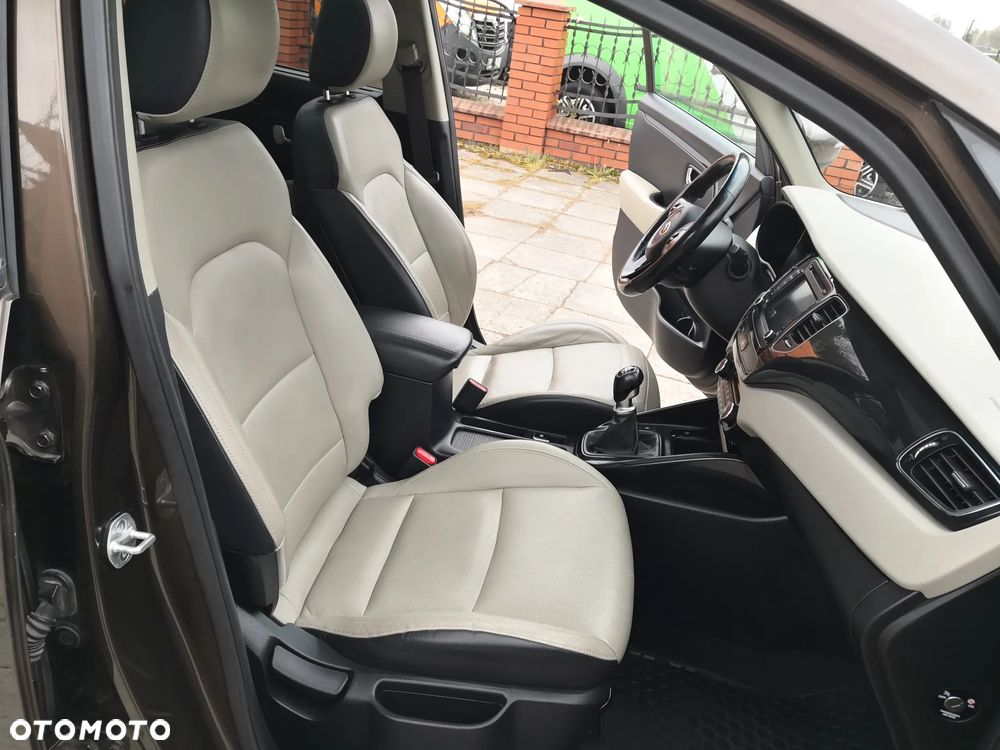 Kia Carens 1.7 CRDi 136 Dream Team Edition - 16
