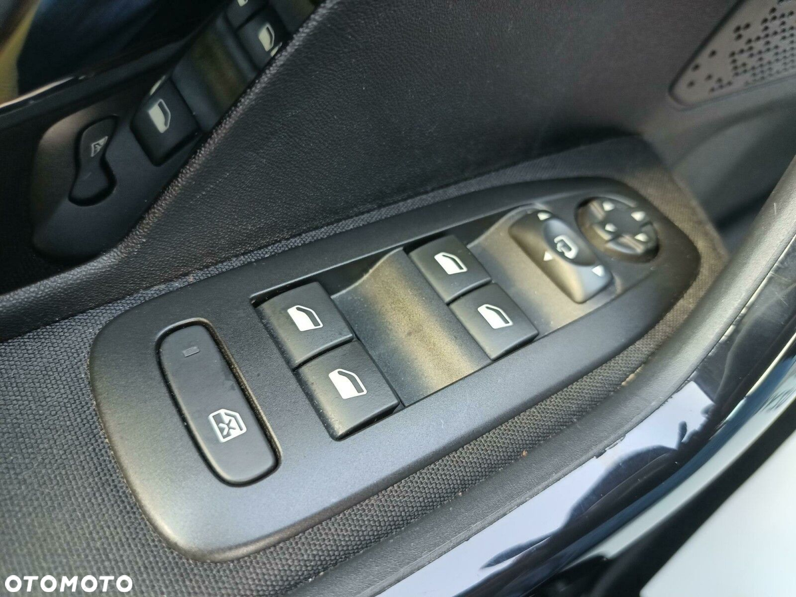 Peugeot 208 1.2 PureTech Allure S&S EAT6 - 30
