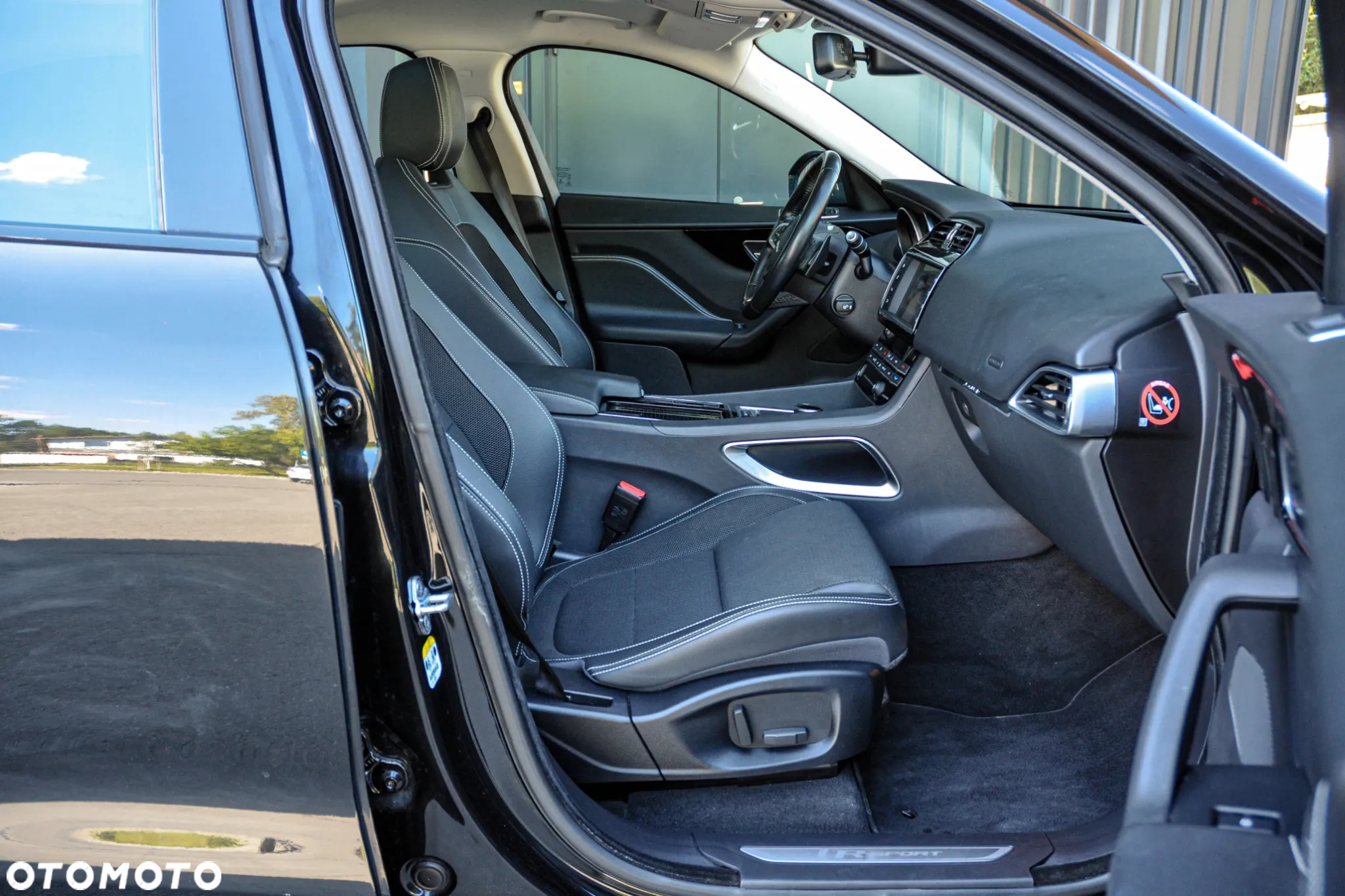 Jaguar F-Pace 2.0 i4D AWD R-Sport - 12