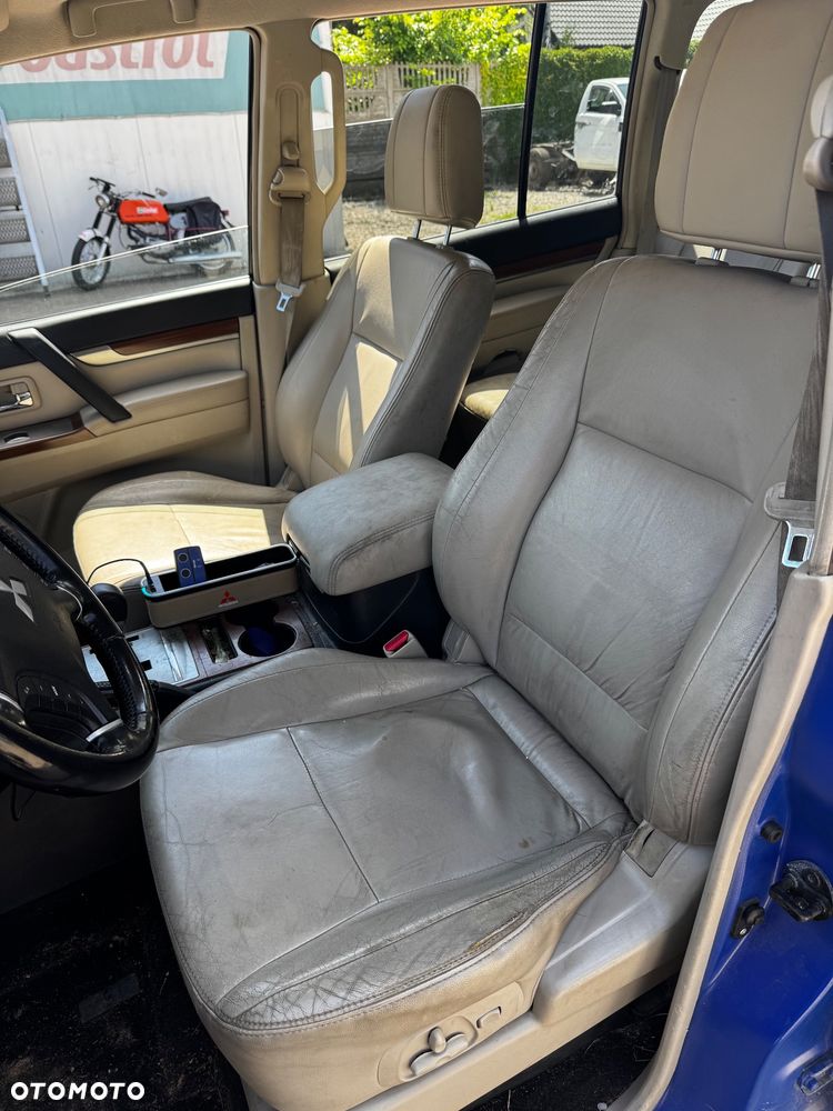 Mitsubishi Pajero - 22