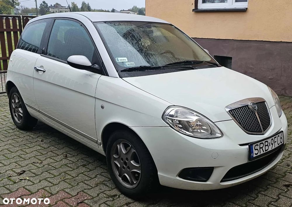 Lancia Ypsilon 1.2 8V Argento (4 os.) - 1