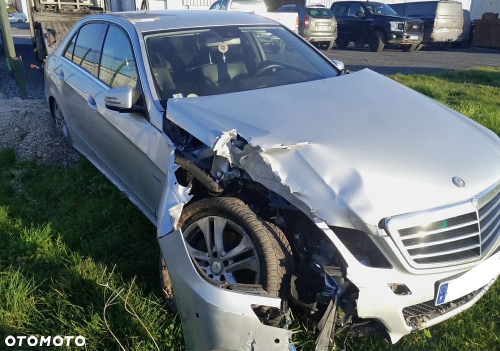 Mercedes-Benz Klasa E 350 CDI DPF BlueEFFICIENCY 7G-TRONIC Avantgarde - 5