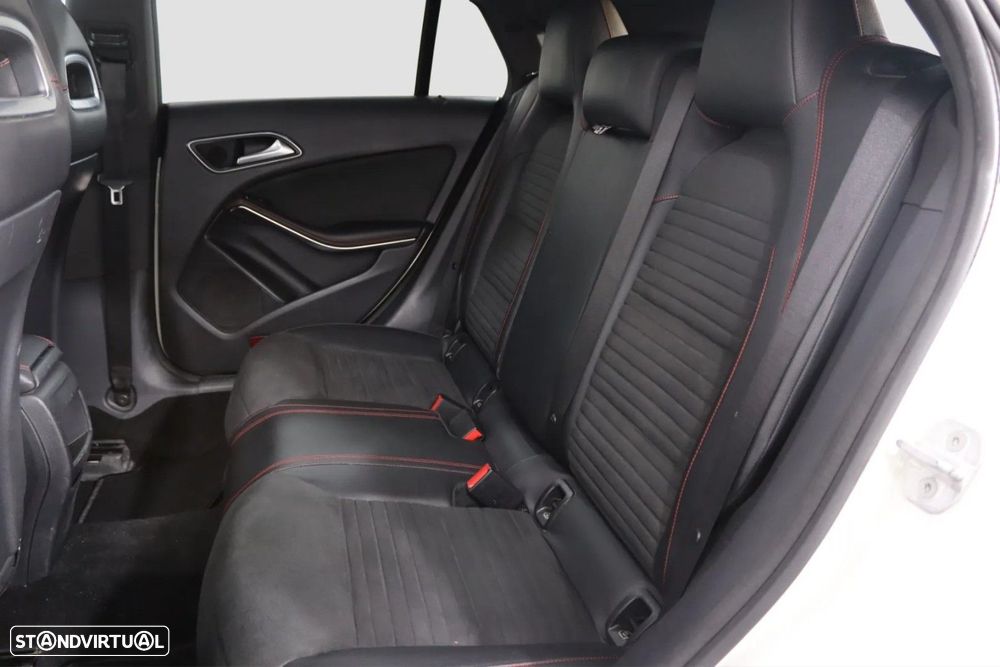 Mercedes-Benz CLA 200 d AMG Line - 14