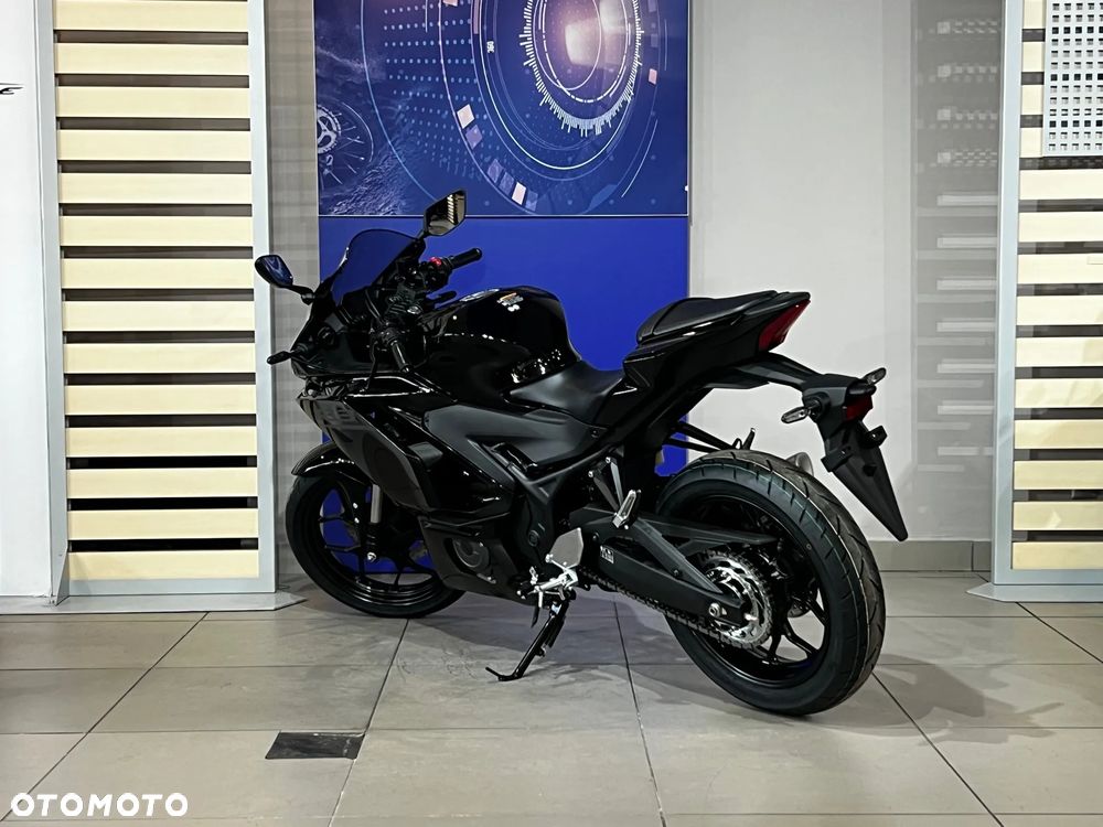 Yamaha R3 - 3