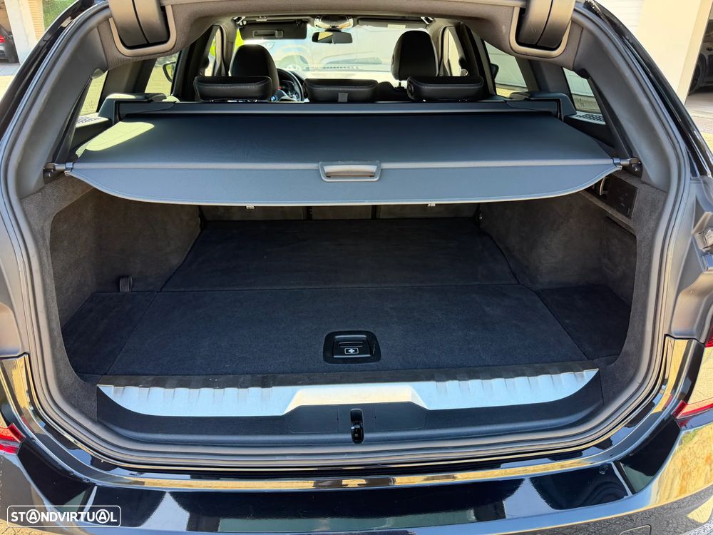 BMW 330 e Aut. M Sport - 24