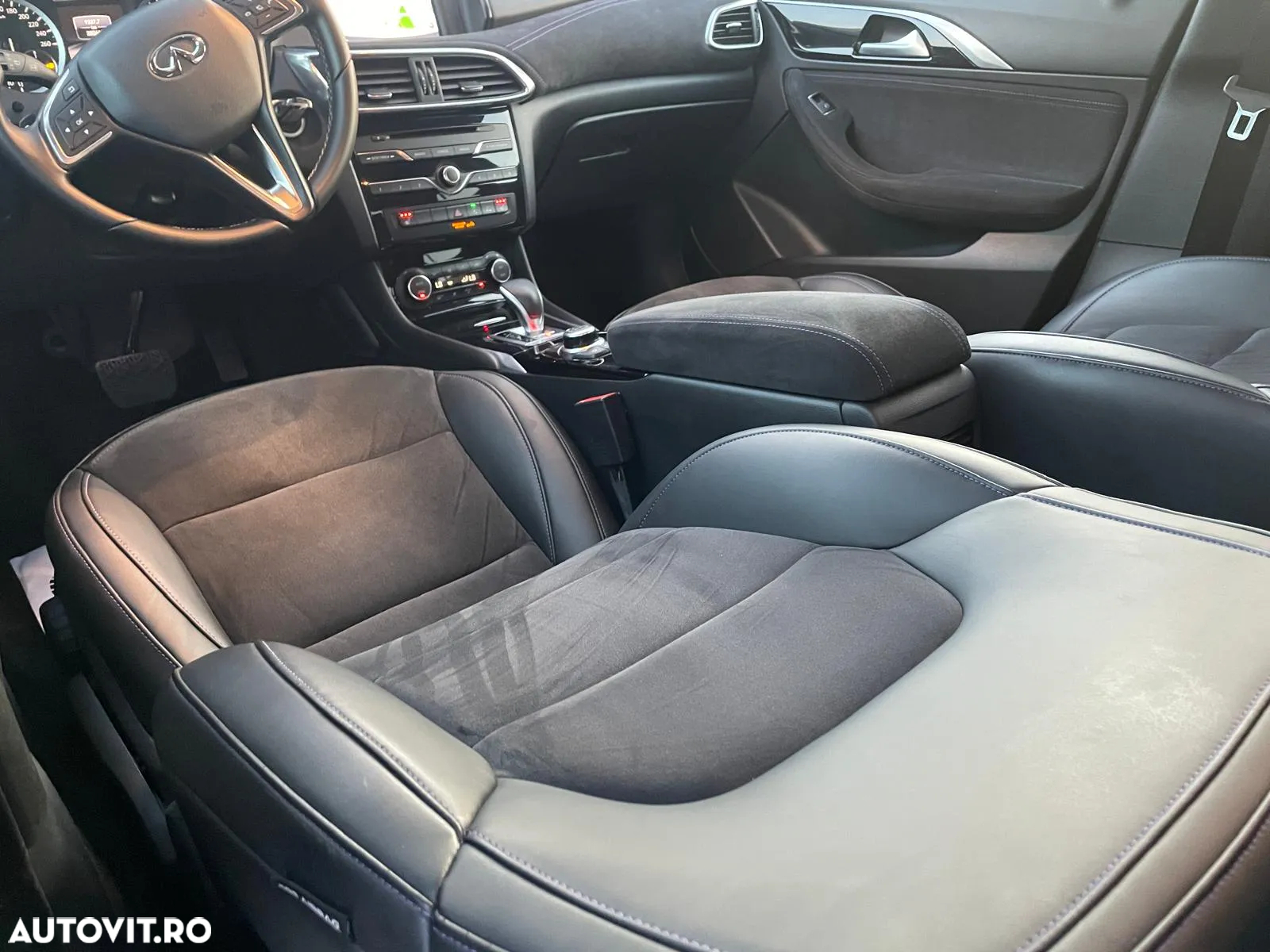 Infiniti Q30 - 14