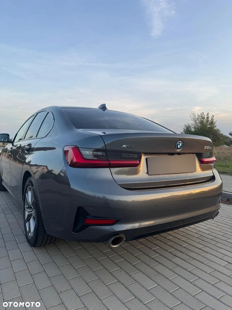 BMW Seria 3 330e Sport Line - 9