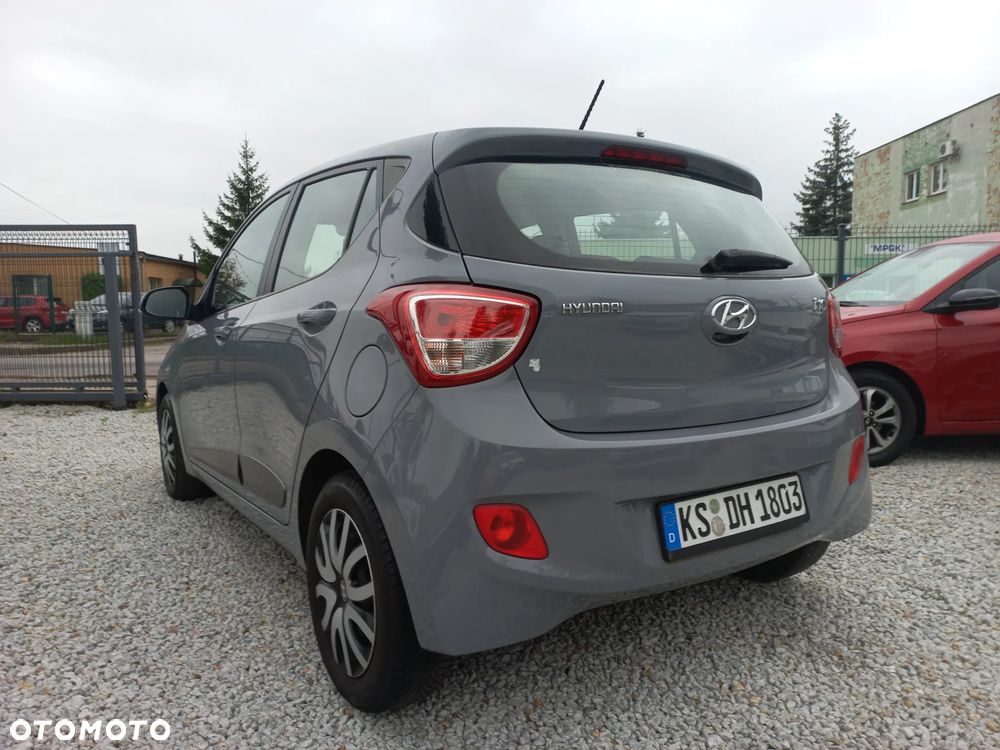 Hyundai i10 1.0 Fifa World Cup Edition - 12