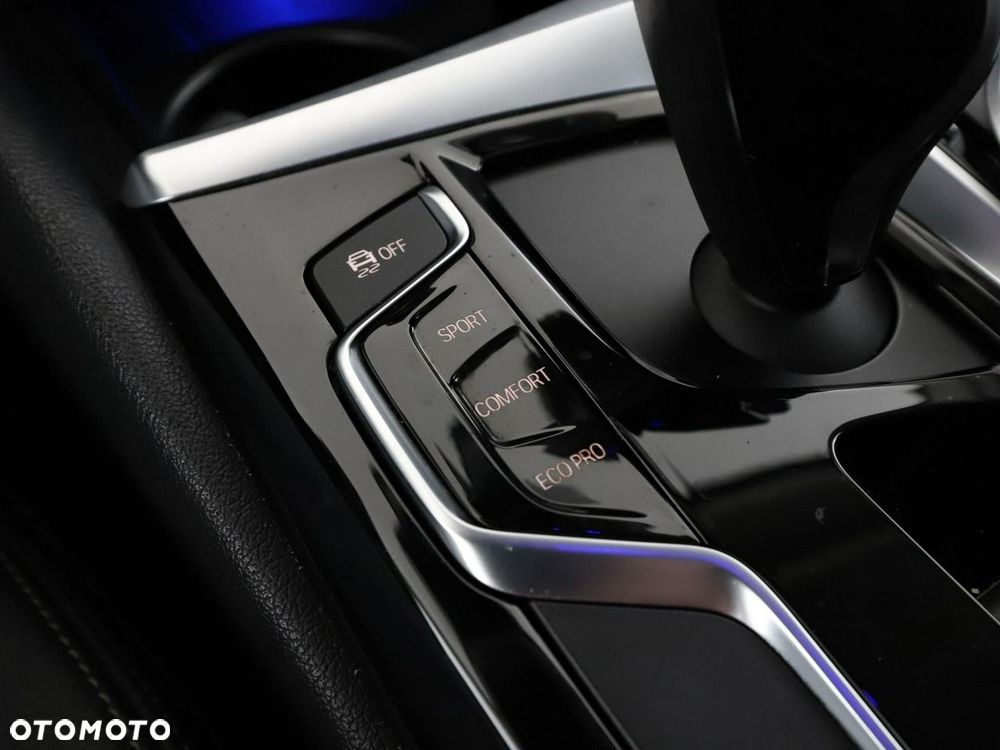 BMW Seria 5 520d - 30
