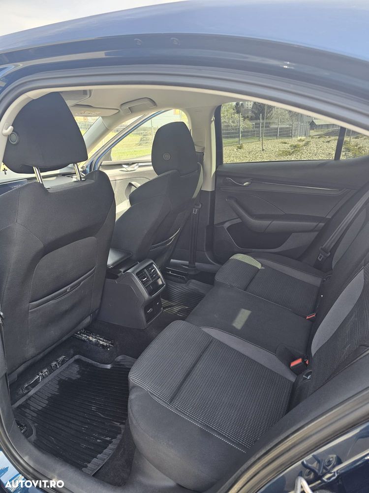 Skoda Octavia 2.0 TDI DSG Ambition - 9