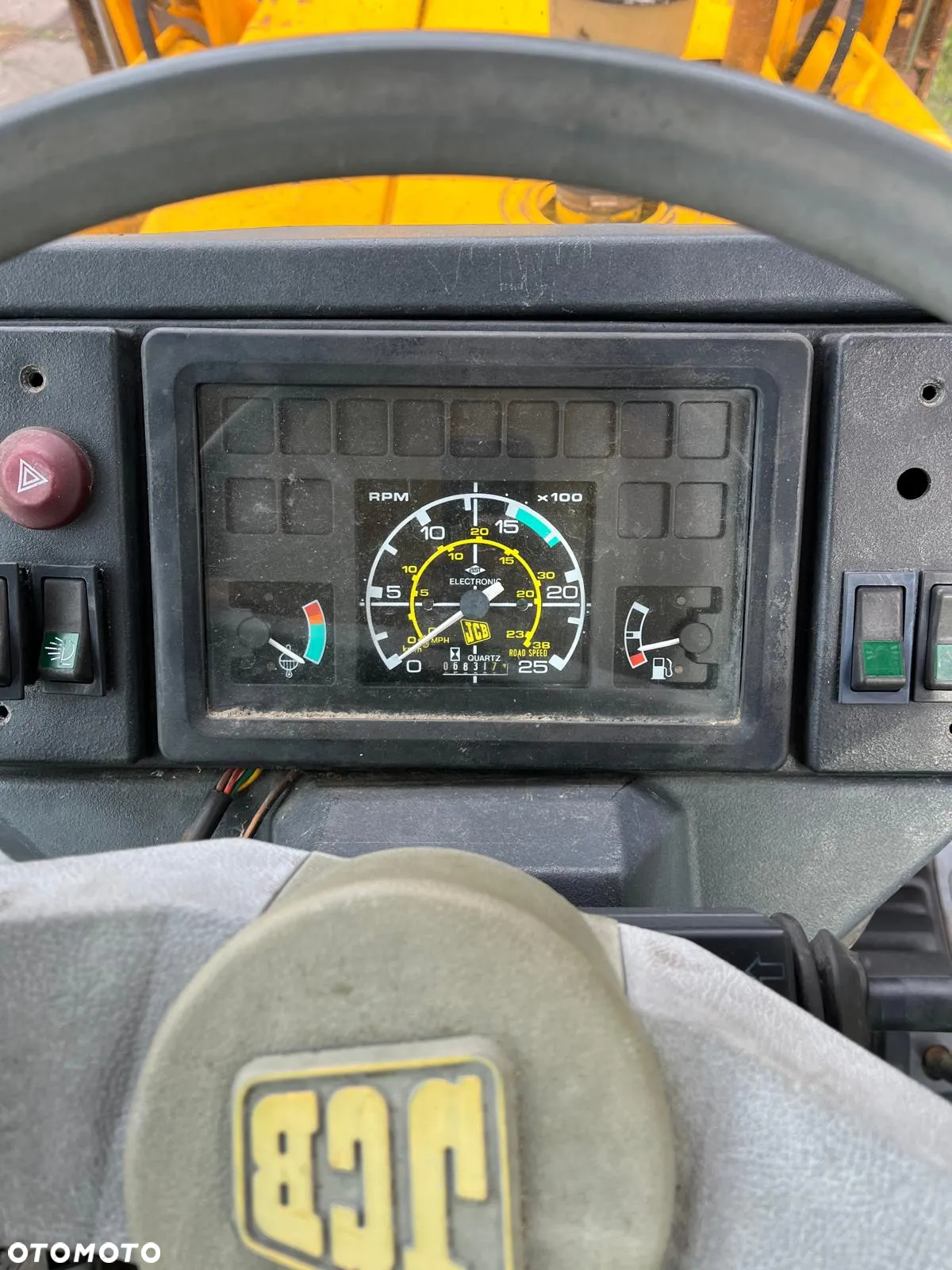 JCB 3CX - 8
