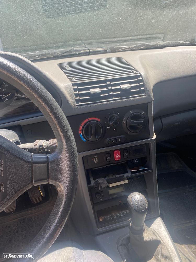 Alfa Romeo 145 1.6 - 4