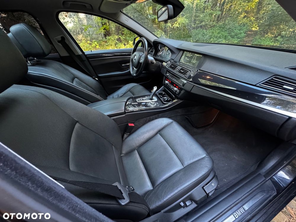 BMW Seria 5 525d xDrive Modern Line - 19