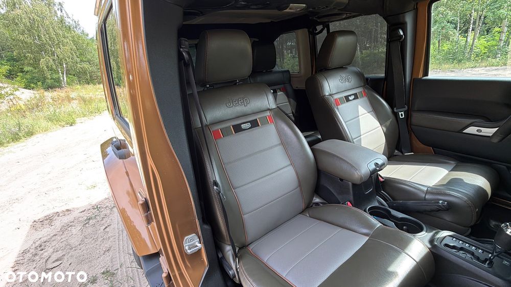 Jeep Wrangler Unlimited 3.8 Sahara - 25